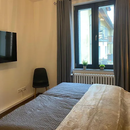 - Wood - 2 Schlafzimmer, Voll Ausgestattete Kueche, Modernes Badezimmer, Schnelles Wlan *